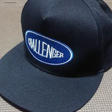 CHALLENGER 블랙 자수 로고 야구 모자