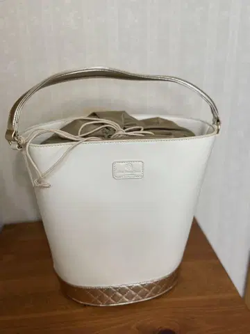 Rose Yumi Rose 버킷 백 화이트