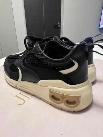 Ferragamo 스니커즈 블랙/베이지