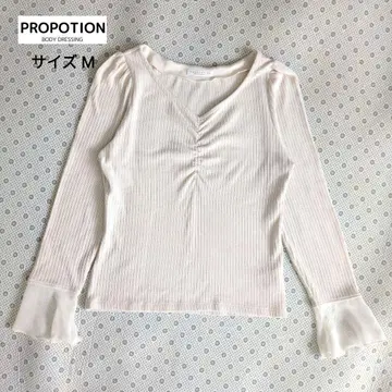 [ 새상품급 ] 프로포션 바디 드레싱 티셔츠 V넥 긴팔 크림색