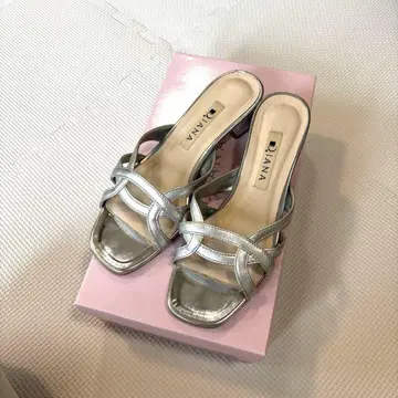 DIANA 샌들