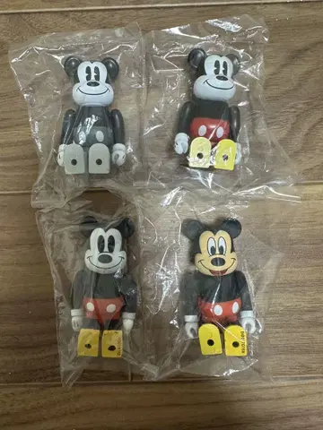 베어브릭 미키 4개 세트