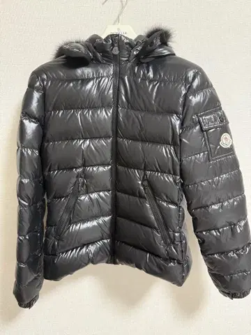 MONCLER 블랙 다운 자켓 후드 부착
