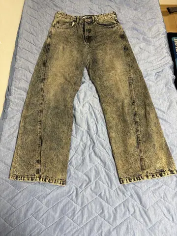 WYM VINTAGE WASHED CURVED DENIM