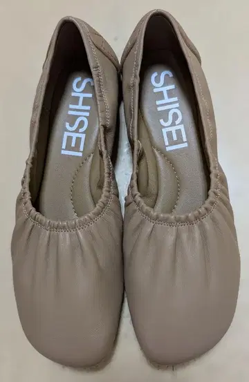 SHISEI 베이지 플랫슈즈