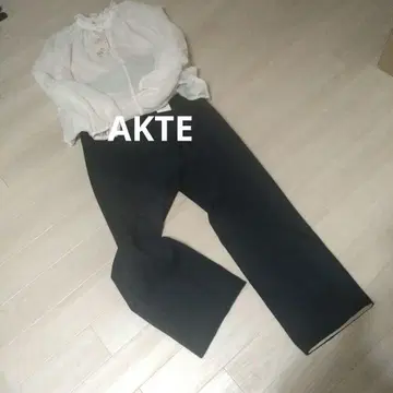 택 포함 새상품 AKTE 다크 그린 슬랙스 정가 17600엔