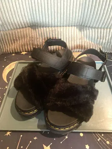 닥터마틴 퍼 샌들 25cm UK6