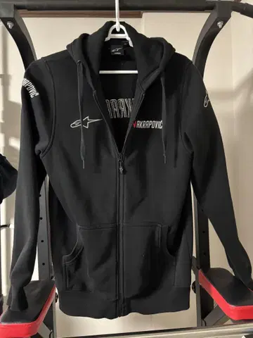 AKRAPOVIC 블랙 후드티 풀집업