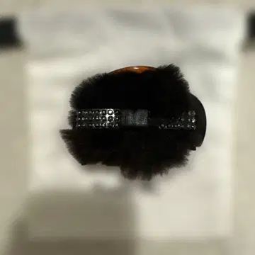 컴플렉스 비쥬 퍼 달린 비쥬 리본 바나나 클립