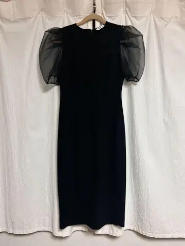 [ 새상품급 ] ZARA 블랙 퍼프 슬리브 드레스