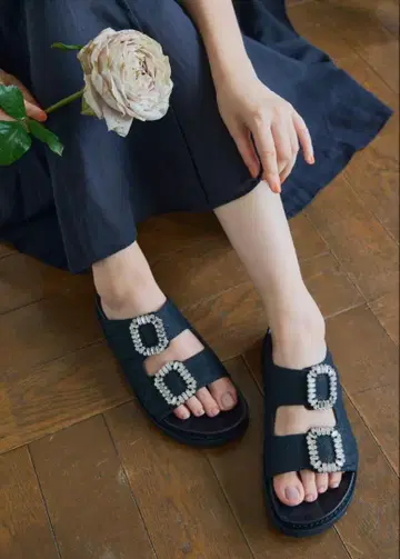 Her lip to Double Strap Crystal Sandals