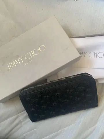 [ 3일 연휴 한정 가격! ] Jimmy Choo 장지갑