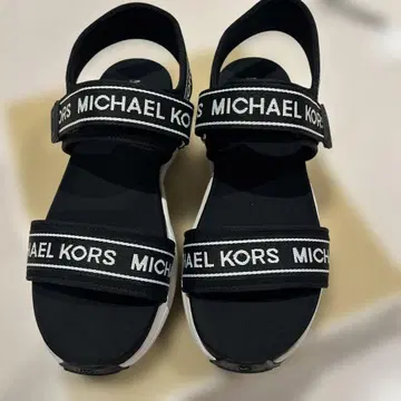 새상품 MICHAEL KORS 스트랩 샌들 24.5