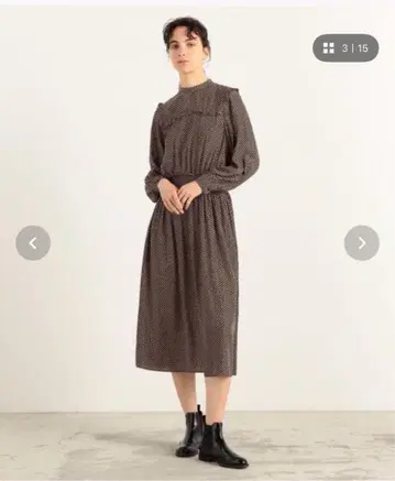 투모로우랜드 프레이즈 프린트 스탠드넥 원피스