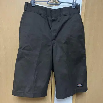 Dickes 하프 팬츠 42283 다크 브라운
