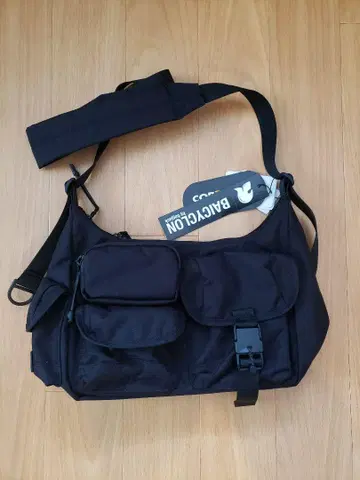 MULTI POCKET SHOULDER BAG (SMALL)