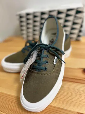 VANS AUTHENTIC 스니커즈