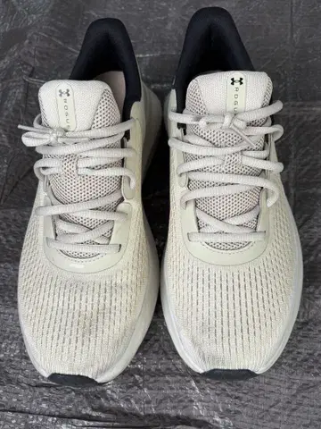 Under Armour 러닝화