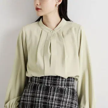 스탠드 카라 프론트 턱 블라우스 내추럴 뷰티 베이직