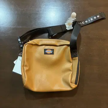 새상품 Dickies 카멜색 숄더백