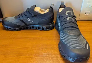 On cloud 6 versa 블랙