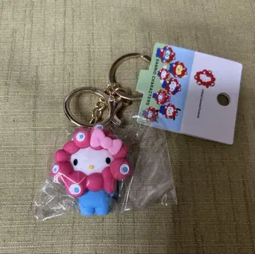 오사카 만박 산리오 키티 미야쿠미야쿠 키리 입체 키링