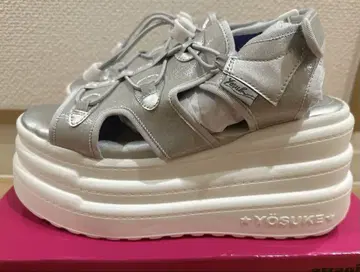[ 새상품급 ] YOSUKE 실버 통굽 샌들 24cm