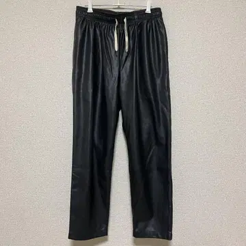 UNIVERSAL OVERALL 블랙 가죽풍 팬츠