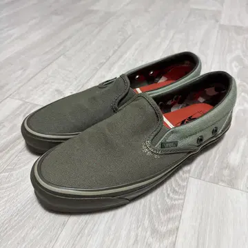 Nigel Cabourn x VANS VAULT 슬립온