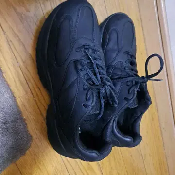 ZARA 블랙 스니커즈