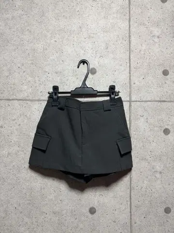 ZARA 포켓 부착 스코트
