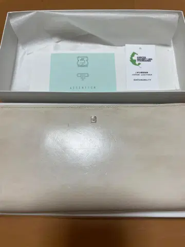 중고 여성용 화이트 가죽 장지갑