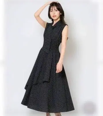 노엘라 슬리브리스 도트 원피스