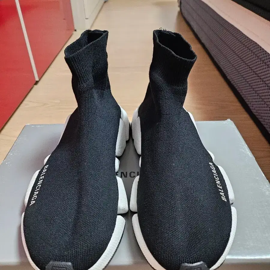 발렌시아가 스피드 2.0 트레이너 블랙 니트화이트 솔 2021