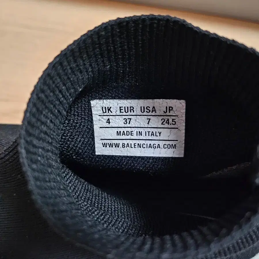 발렌시아가 스피드 2.0 트레이너 블랙 니트화이트 솔 2021