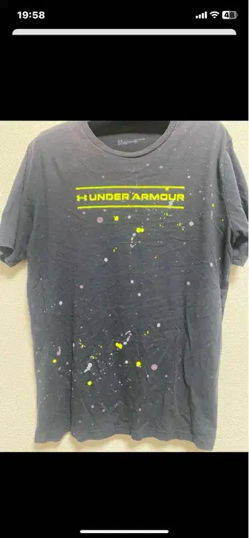 UNDER ARMOUR 스플래터 디자인 T셔츠