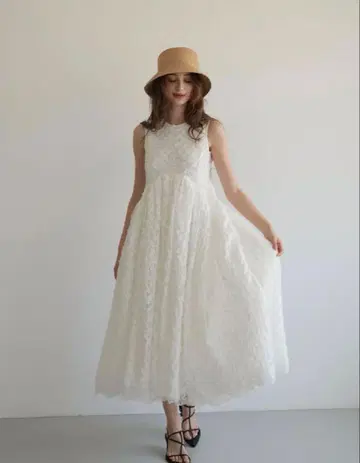 lace no sleeve dress