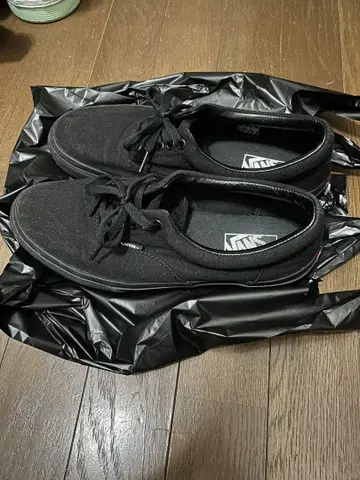VANS 블랙 로우컷 스니커즈