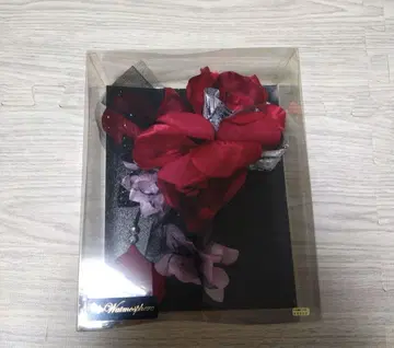 성인식 빨간색 꽃다발 디자인의 머리 장식