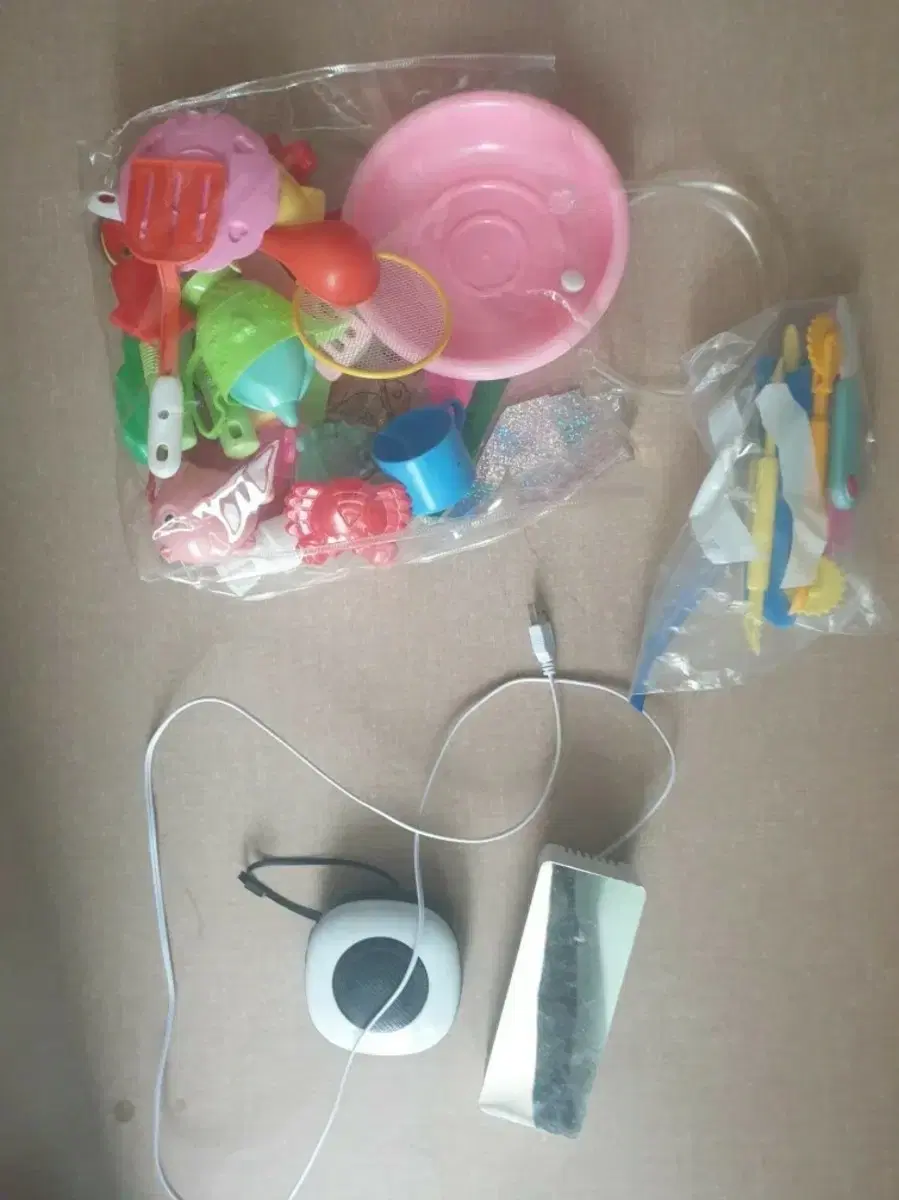 Yooa toy + watch + speaker