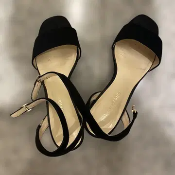 블랙 샌들 하이힐