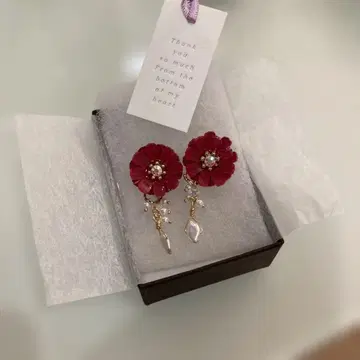 [ 새상품 미사용 ] 빨간 꽃 귀걸이