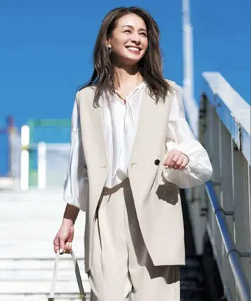 UNFILO 뷰티 무브 미들 베스트 아이보리 S