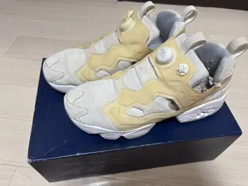 Reebok 펌프 화이트 스니커즈