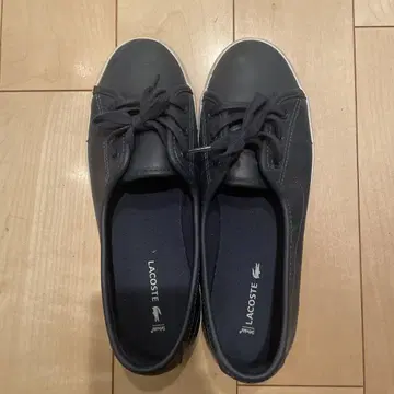 LACOSTE 네이비 스니커즈