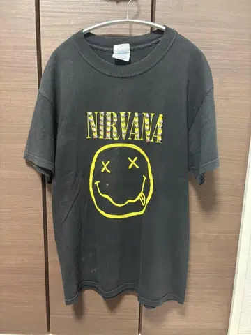 NIRVANA T셔츠 블랙 스마일T셔츠 스터드 부착