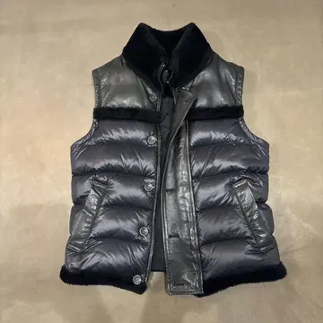 명품 EMMETI JOELE 엠메티 무스탕 다운 베스트입니다!