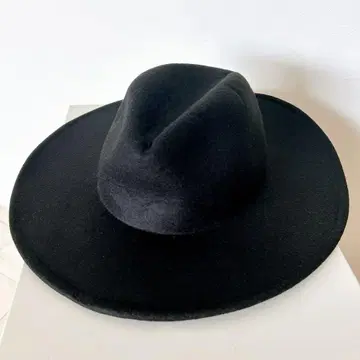 블랙 울 햇
