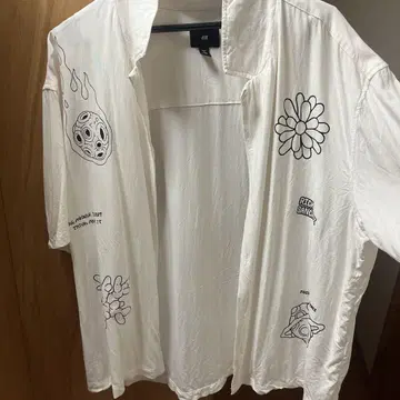 화이트 프린트 오픈 카라 셔츠