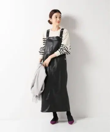 IENA 인조 가죽 점프 스커트 블랙